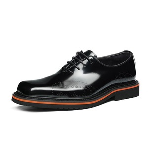 Chaussures pour hommes luxueuses et élégantes, à lacets, avec une combinaison de couleurs bleu et marron, dans un style Oxford italien. - Product Image 1