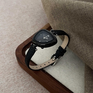 นาฬิกาข้อมือ Goldies New Square รุ่นเล็ก ดีไซน์หรูหรา หน้าปัดสวยงาม สำหรับผู้หญิง สไตล์วินเทจ - Product Image 3