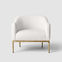 Fauteuil barillet de luxe en tissu blanc, chaise longue d'appoint moderne et courbée avec structure dorée martelée pour salon ou coiffeuse
