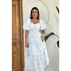 Robe décontractée bleue brodée pour femme, avec détails en dentelle et décorations ajourées en diamant, tailles XS-XL, longueur genou, idéale pour les sorties en club ou autres occasions. - Product Image 5