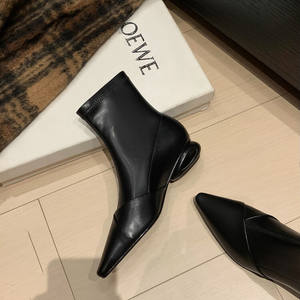 Botines de tacón grueso, modernos, versátiles y elegantes, de media caña, para otoño e invierno. - Product Image 2