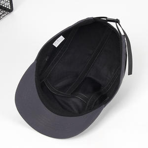 หมวกเบสบอล 5 แผง สีพื้นเรียบ แบบกำหนดเองจำนวนมาก ขายส่ง ผ้าไนลอนผสม ปรับขนาดได้ สไตล์เรโทรยุค <span class=keywords><strong>90s</strong></span> ปักลาย 3 มิติ สำหรับทุกเพศ - Product Image 3