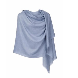 Étole en cachemire et laine fine teinte à la main, unie, pour femme – Douce, légère, élégante et luxueuse, idéale pour les tenues décontractées et formelles - Product Image 1