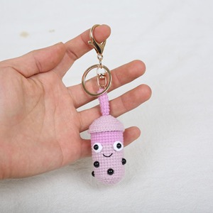 おしゃれな手作りのかわいいかぎ針編みミルクティーカップキーホルダー、ミニニットアミグルミ毛糸ぬいぐるみペンダントバッグチャームドールキーチェーン - Product Image 4