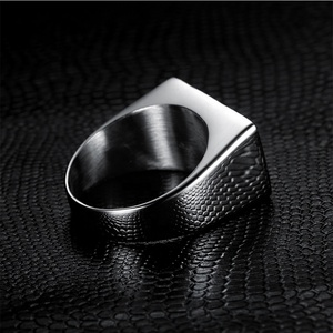 แหวนผู้ชายสไตล์โกธิค วัสดุสแตนเลส 316L สำหรับชมรม MC - คอลเลคชั่นแหวนสำหรับนักขี่มอเตอร์ไซค์หลากหลายแบบ - Product Image 3