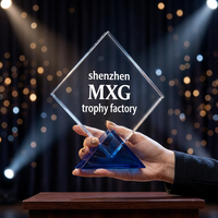 Trophée de luxe en cristal avec base bleue, logo gravé au laser personnalisé pour cérémonie scolaire, souvenir artisanal en cristal