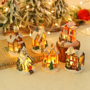 Casas por atacado Natal decoração venda quente resina natal vila casa com luz LED Natal ornamento