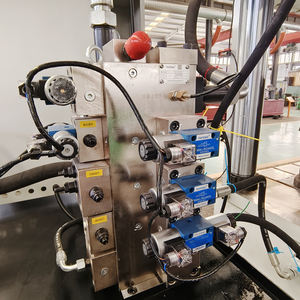 Presse à chaud 315 <span class=keywords><strong>t</strong></span> automatique pour la fabrication de couvercles de regard en FRP/SMC, presse hydraulique à quatre colonnes et trois poutres, machines de construction - Product Image 3