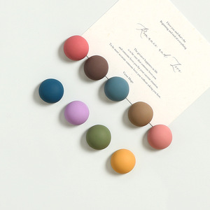 Imán de Resina con Forma de Media Luna en Color Macaron Morandi para Refrigerador, Imán Fuerte para Fijar Fotos, Diseño Creativo y Cultural para San Valentín - Product Image 4