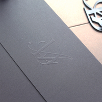 Invitation de luxe à trois volets en bronze métallisé scintillant avec carte en acrylique noir, enveloppe et cartes d'insertion pour fête de mariage
