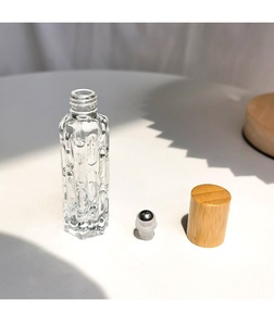 Sunshine Luxury Venta caliente 10ml Botella de perfume de vidrio con superficie almenada dorada con bomba de spray - Product Image 4