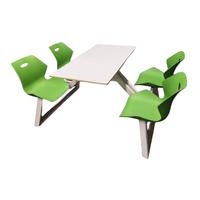 Ensemble de tables de restaurant sur mesure avec design minimaliste et couleurs de chaises personnalisables pour usage commercial