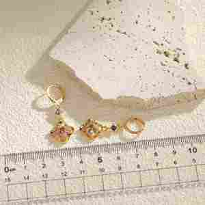 Diseños de lujo Pendientes de cobre de Latón chapado en oro Joyas de diamantes de imitación indios Pendientes de circón de oro árabe - Product Image 2