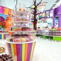 CIRI Komplettlösung für Süßwarengeschäft-Innenausstattung Vollständige Raumrenovierung Dekoration Süßigkeiten-Ausstellungsregal Vitrine Theke Großhandels-Lebensmittelregal-Set mit LED