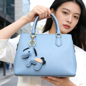Porte-clés en cuir véritable avec breloque petit cheval, multicolore, mignon, pour sac, vente en gros, directement de l'usine - Product Image 2