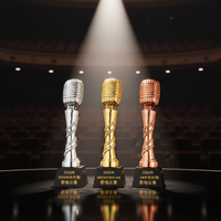 Trophée personnalisé en résine dorée en forme de note de musique pour les récompenses musicales et les concours de chant, idéal pour les compétitions de remise des diplômes et les hommages.
