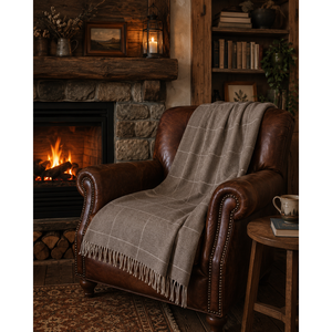 Plaid en laine Airone Quadro-Cashmere au design moderne : les carreaux définissent les espaces avec un style contemporain, s'adaptant à chaque maison. - Product Image 2