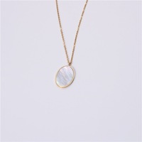 Collier pendentif Moge Jewelry de haute qualité en acier inoxydable plaqué or 18 carats avec maillons en laiton et incrustation ovale en nacre
