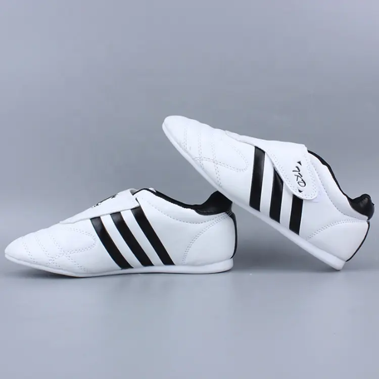 Zapatos Unisex de Taekwondo a bajo precio, cuero PU duradero, logotipo personalizable para niños y adultos, Jiu-Jitsu, Aikido, Kendo, artes marciales