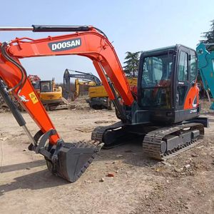 Excavatrice Doosan DX60 d'occasion, presque neuve, 6 tonnes, hydraulique, sur chenilles, avec EPA/CE, en stock. - Product Image 3