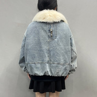 Veste courte matelassée en jean délavé pour femme avec col en fourrure de renard, doudoune en denim pour l'hiver