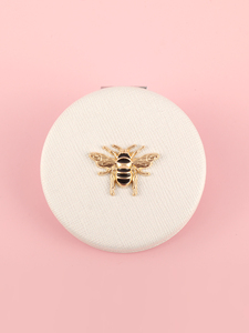 Miroir de poche rond en similicuir blanc cassé avec logo personnalisé, décor abeille 3D en métal, miroir de maquillage HD pliable double face pour la vente en gros - Product Image 3