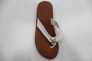 Tongs d'été en cuir écologiques pour femmes légères avec clous et semelle intérieure rembourrée Vêtements de plage à la mode - Product Image 6