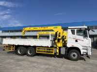 Camion lourd J6P 6x4 à 10 roues avec grue télescopique à flèche droite montée sur châssis et plateau de chargement rabattable