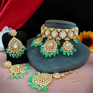 Collier ras du cou Kundan en verre non coupé de luxe avec perles suspendues et Maang Tikka bijoux ethniques indiens élégants pour femmes - Product Image 2