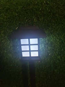 Lampes solaires d'extérieur à LED blanches IP65 Étanche Jardin Paysage Contrôle par prise Corps de lampe en alliage d'aluminium pour votre jardin Pelouse - Product Image 3