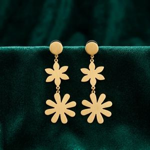 Boucles d'oreilles pendantes en laiton plaqué or faites à la main pour femmes, avec cristaux en forme de fleur, idéales pour les occasions festives - Product Image 3