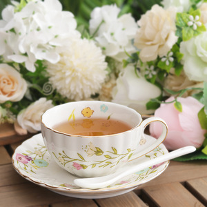 Set di <span class=keywords><strong>Tazze</strong></span> <span class=keywords><strong>e</strong></span> Piattini in Porcellana Bone China con Decorazioni Floreali <span class=keywords><strong>e</strong></span> Bordo Dorato, Tazza da Tè Vintage Turca Araba in Ceramica <span class=keywords><strong>per</strong></span> il Tè del Pomeriggio - Product Image 3