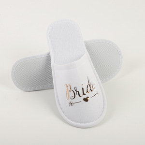 Chaussons personnalisés pour les invités de mariage |   Chaussons de fête nuptiale personnalisés écologiques avec nom et date pour les sacs de bienvenue de l'hôtel - Product Image 4