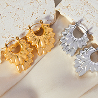 Boucles d'oreilles personnalisées Boucles d'oreilles de luxe légères Boucles d'oreilles en acier inoxydable à double aile en forme de tout-en-un
