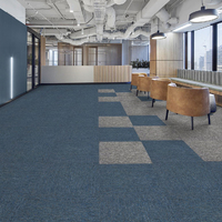Carreaux de tapis de la place 50x50 commerciaux faits sur commande de luxe de pile de boucle de bureau de plancher de tapis