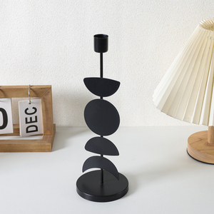 Candelabro Retro Personalizado de Hierro con Base Negra y Plateada, Ecológico, Duradero, Decoración para el Hogar, Portavelas Cónicas Doradas - Product Image 2