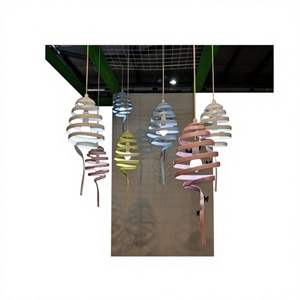 Lustre suspendu en spirale en métal fait main, LED E26 blanc chaud 3500K, abat-jour ovale, design mural pour salon - Product Image 1