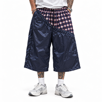 Shorts Capri en Tissu Satiné à Carreaux en Polyester Doux, Coupe Inclinée, Design OEM ODM, Taille Personnalisée, Broderie Logo de Marque, Shorts Baggy 3/4