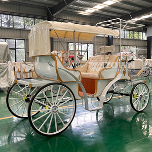 Carruaje Turístico Vintage Eléctrico Blanco para Grupos Turísticos, Bodas y Paseos Turísticos - Product Image 4