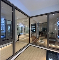 Fenêtre à battant en verre trempé à ouverture verticale en bois recouvert d'aluminium sur mesure de haute qualité avec un design moderne pour salle de bain