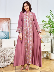 Abito Tradizionale Musulmano Moderno ed Elegante per Donne, Bianco con Ricami Colorati, Stile Dubai, per Uso Quotidiano e Feste - Product Image 5