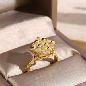 Bijoux étanches en titane plaqué <span class=keywords><strong>or</strong></span> 18 carats GT Fashion Mini Diamond Hollow Mesh <span class=keywords><strong>Rectangle</strong></span> Spinning Pendant Necklace and Ring - Product Image 6