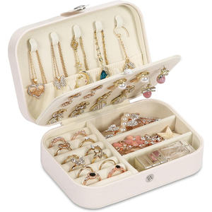 Boîte de rangement pour bijoux en cuir PU et velours, design personnalisé, fabrication artisanale, pour bagues et colliers - Product Image 1