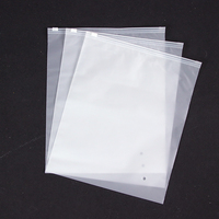 Logo imprimé refermable Poly Pe vêtements T-shirts sac emballage en plastique à fermeture éclair givré personnalisé sac à fermeture éclair pour vêtements