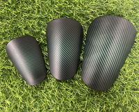 Protège-tibias de football en fibre de carbone légère, type carbone, édition Master, vente en gros