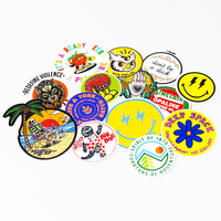 Autocollant étanche personnalisé en vinyle PVC autocollant découpé avec des matrices étiquette de logo autocollant d'impression UV personnalisé