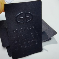 Logo de marque personnalisé en relief 3D Etiquette en silicone et caoutchouc 3D Etiquette embossée pour vêtement