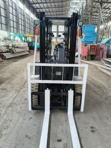 מלגזה דיזל משומשת מקורית <span class=keywords><strong>TCM</strong></span> 2.5 טון, עם מנוע חזק, 90% חדשה, גובה הרמה של 3 מטרים - Product Image 3