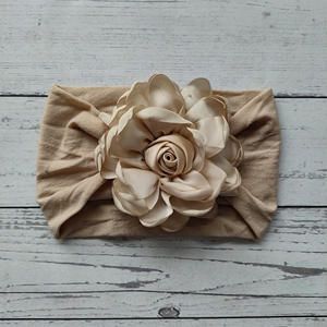 عصابة رأس نايلون على شكل زهرة بتلة من الحرير الناعم قابلة للتمدد وناعمة للأطفال جديدة إصدار عام 2024 - Product Image 6