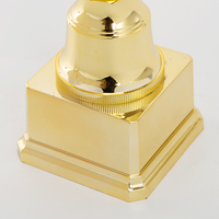 Fabrication de trophées de design tendance, trophées personnalisés de couleur rouge et dorée pour les compétitions de championnat de football AD101